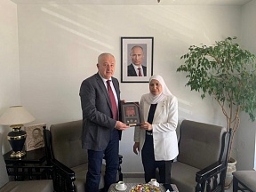 حول لقاء مع وزيرة شؤون المرأة الفلسطينية د. آمال حمد حول لقاء مع وزيرة شؤون المرأة الفلسطينية د. آمال حمد